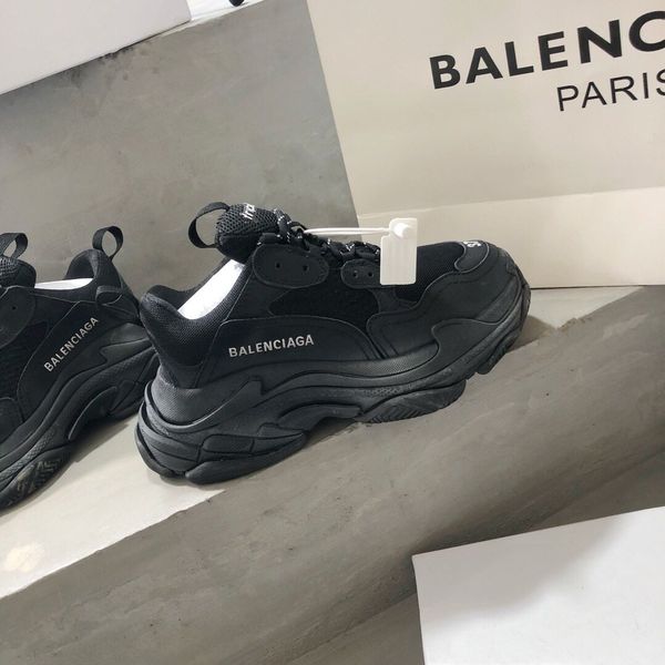 2020 new uo men's and women's triple s sneakers couple everyday casual shoes luxury designer high-quality genuine leather platform
2020 new uo men's and women's triple s sneakers couple everyday casual shoes luxury designer high-quality genuine leather platform