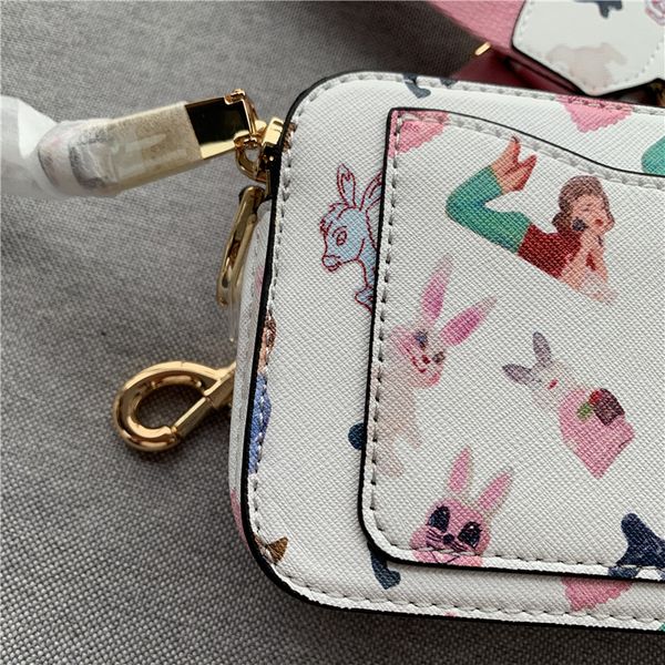 2020 new camera bag wide shoulder strap small square bag single shoulder straddle fashion star same women's bag
2020 new camera bag wide shoulder strap small square bag single shoulder straddle fashion star same women's bag