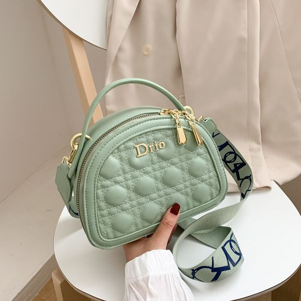 women's 2020 korean fashion new embroidered women's fashion all-match single slung shoulder shoulder bag small round bag, White
women's 2020 korean fashion new embroidered women's fashion all-match single slung shoulder shoulder bag small round bag, White