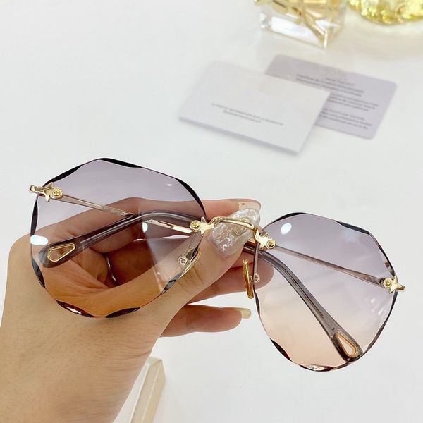 2020 new quality women ce143 rimless sunglasses uv400 exqusite diamond cutting-edge glasses ale star/model/celebrity fullset box
2020 new quality women ce143 rimless sunglasses uv400 exqusite diamond cutting-edge glasses ale star/model/celebrity fullset box