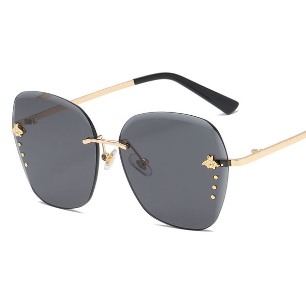 2020 women hd sunglasses brand designer square metal eyewear honey bee accessoriesgradient colors lenses driving uv400, White;black
2020 women hd sunglasses brand designer square metal eyewear honey bee accessoriesgradient colors lenses driving uv400, White;black