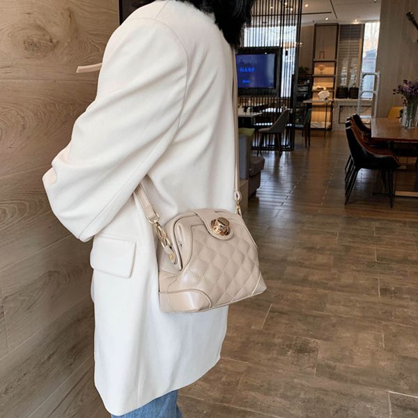 bags for women 2020 new shoulder bag versatile simple messenger bag foreign style lingge summer women
bags for women 2020 new shoulder bag versatile simple messenger bag foreign style lingge summer women