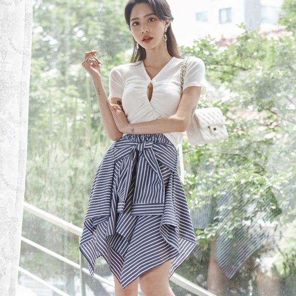 2020 new fashion women's two-piece suit korean style elegant skirtstriped skirt lace-up knitted striped skirt suit, Black;gray
2020 new fashion women's two-piece suit korean style elegant skirtstriped skirt lace-up knitted striped skirt suit, Black;gray
