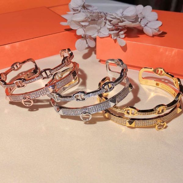 luxury ious female men's bracelet, full diamond pig nose double-layer bracelet, high-end sub-gold material, gold-plated 18k gold bracel, Black
luxury ious female men's bracelet, full diamond pig nose double-layer bracelet, high-end sub-gold material, gold-plated 18k gold bracel, Black