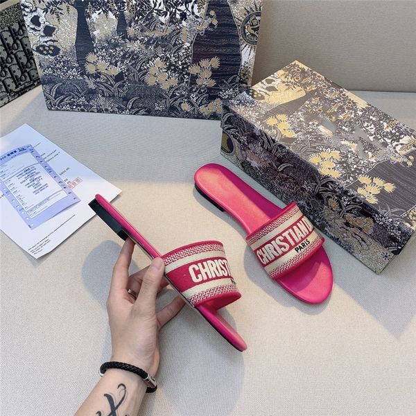 2020 new original diór canvas embroidered sandals design luxury selling flat heel slippers ladies classic outdoor party shoes, Black;red
2020 new original diór canvas embroidered sandals design luxury selling flat heel slippers ladies classic outdoor party shoes, Black;red
