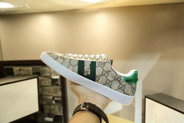 2020 latest lovers casual shoes men shoes sports sale speed men shoes outdoor walking jogging sneakers athletic sports, Black;red
2020 latest lovers casual shoes men shoes sports sale speed men shoes outdoor walking jogging sneakers athletic sports, Black;red