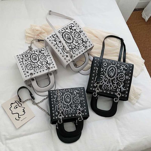design sense women's handbag embroidery pu discount large capacity women's shoulder bag shopping postman bag
design sense women's handbag embroidery pu discount large capacity women's shoulder bag shopping postman bag