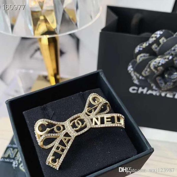 fashion selling letter2020 fashion selling letter brooches in europe and americaes in europe and america, Gray 
fashion selling letter2020 fashion selling letter brooches in europe and americaes in europe and america, Gray
