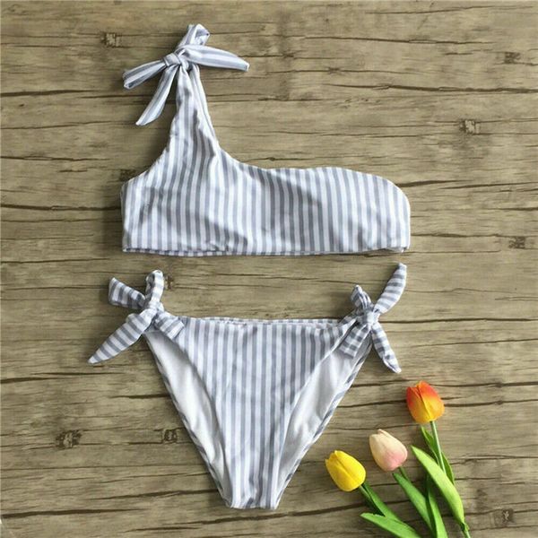 2020 fashion trend women girl one shoulder bikini set push up bathing swimsuit beach summer holiday outfits, White;black
2020 fashion trend women girl one shoulder bikini set push up bathing swimsuit beach summer holiday outfits, White;black