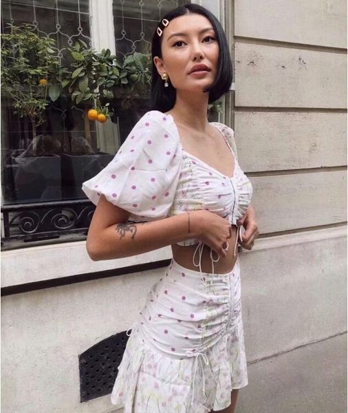 2020 new white floral short t-shirt crop women lacing up ruched hem mini short skirt short sleeve 2 pieces set
2020 new white floral short t-shirt crop women lacing up ruched hem mini short skirt short sleeve 2 pieces set