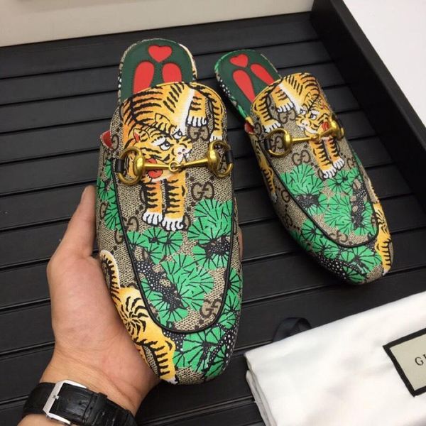 2020 latest green casual slippers men's casual shoes fashion trend comfortable shoe size 38-45 type 39745400567
2020 latest green casual slippers men's casual shoes fashion trend comfortable shoe size 38-45 type 39745400567