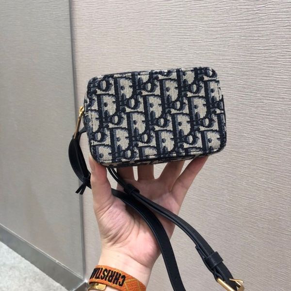 classic lady fanny pack 7a high-end custom bag with belt removed can also be used as a cosmetic bag zero purse
classic lady fanny pack 7a high-end custom bag with belt removed can also be used as a cosmetic bag zero purse