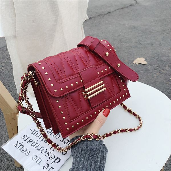 2020 мода дизайн цепи кожа pu лепестковые сумки для женщин лето crossbody сумки заклепка путешествий кошельки и сумочки плеча
2020 мода дизайн цепи кожа pu лепестковые сумки для женщин лето crossbody сумки заклепка путешествий кошельки и сумочки плеча