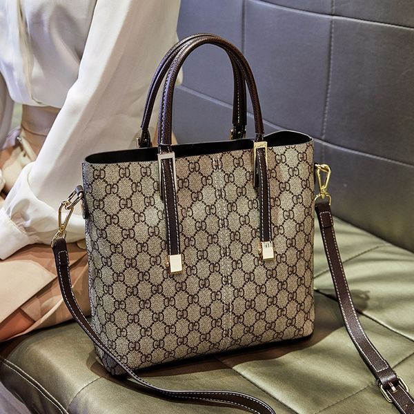 women's postman shoulder 2020 new messenger large capacity shoulder bag simple all-match women's bag fashion handbag, White
women's postman shoulder 2020 new messenger large capacity shoulder bag simple all-match women's bag fashion handbag, White