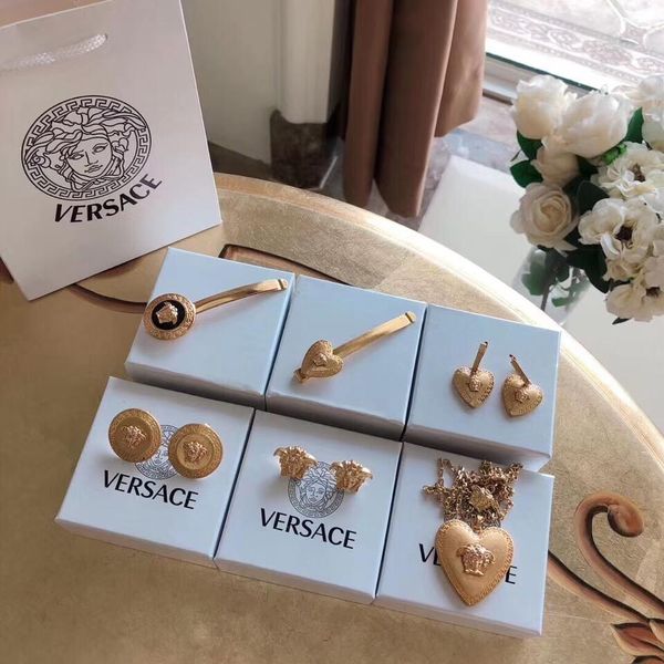 2020 brass material heart shape of stud earring for women gift jewelry 18k gold plated ps5779, Golden
2020 brass material heart shape of stud earring for women gift jewelry 18k gold plated ps5779, Golden