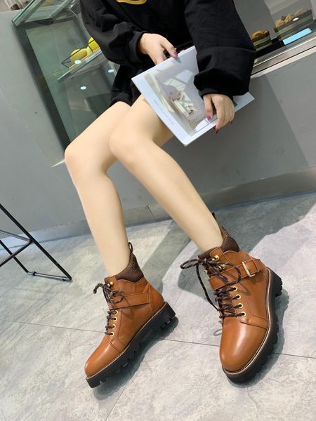 2020u autumn and winter new small boots belt buckle with martin boots low heel women's boots slip, original box delivery
2020u autumn and winter new small boots belt buckle with martin boots low heel women's boots slip, original box delivery