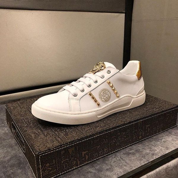 2020p luxury custom embroidery fashion wild lace-up casual men's shoes, fashion party shoes outdoor sports shoes, size: 38-45, Black
2020p luxury custom embroidery fashion wild lace-up casual men's shoes, fashion party shoes outdoor sports shoes, size: 38-45, Black