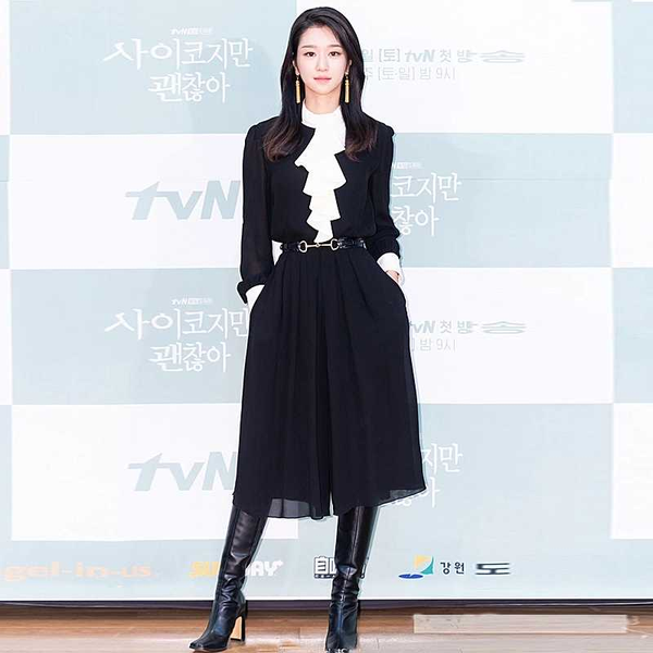 2020 autumn new women's vintage elegant gentlewoman black long sleeve ruffles stitching fashion party casual dress, Black;gray
2020 autumn new women's vintage elegant gentlewoman black long sleeve ruffles stitching fashion party casual dress, Black;gray