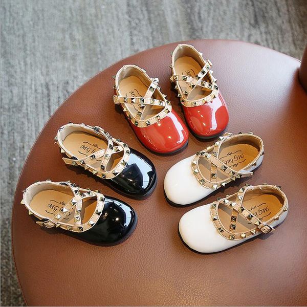 2020 autumn new patent leather girls shoes rivet soft bottom children shoes kids sneakers girls princess dance size 21-30, Black
2020 autumn new patent leather girls shoes rivet soft bottom children shoes kids sneakers girls princess dance size 21-30, Black
