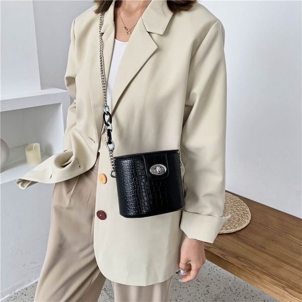 2020 new shoulder bag women's casual fashion korean version of crocodile pattern solid color retro simple lock bucket bag
2020 new shoulder bag women's casual fashion korean version of crocodile pattern solid color retro simple lock bucket bag