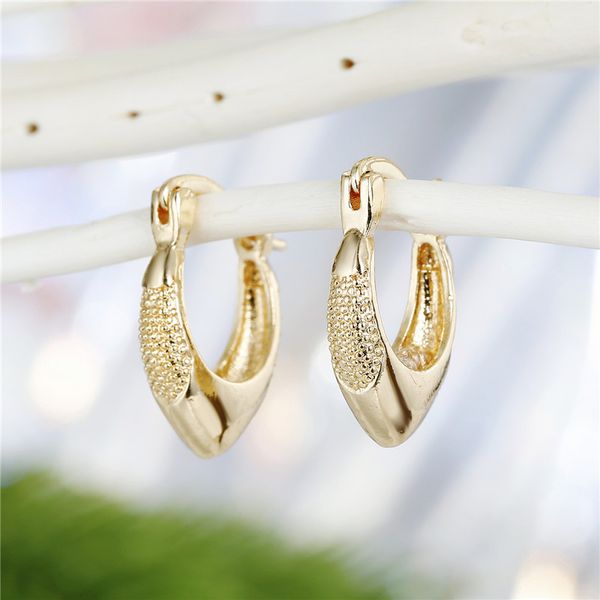 1pair elegant hollow round water drop hoop earrings for women trendy chic gold color carving flower circle earrings jewelry e766, Golden;silver
1pair elegant hollow round water drop hoop earrings for women trendy chic gold color carving flower circle earrings jewelry e766, Golden;silver