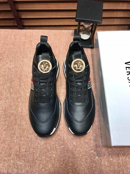 2020x luxury high-end leather embroidered printed high-casual men's short boots, high-end fashion wild lace-up outdoor sports shoes, Black
2020x luxury high-end leather embroidered printed high-casual men's short boots, high-end fashion wild lace-up outdoor sports shoes, Black