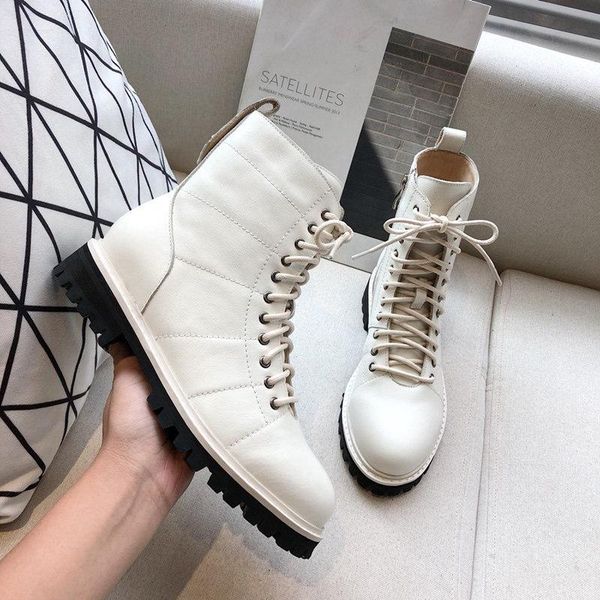 2020w new martin boots female british wind flat boots ladies locomotive handsome short  boots, original box delivery
2020w new martin boots female british wind flat boots ladies locomotive handsome short  boots, original box delivery