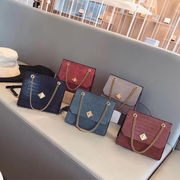 european fashion simple women's designer handbag 2020 new quality vintage women tote bag alligator shoulder crossbody bags
european fashion simple women's designer handbag 2020 new quality vintage women tote bag alligator shoulder crossbody bags