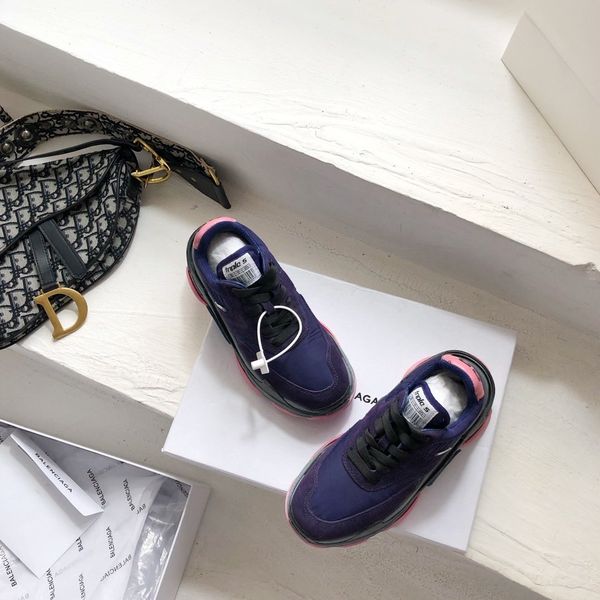 low-triple s clear sole sneakers, r brand casual sneakers, stylish comfort,with original box,size35-45,vv 
low-triple s clear sole sneakers, r brand casual sneakers, stylish comfort,with original box,size35-45,vv