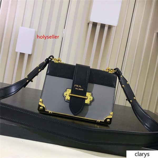 2020 bicolor cahier behind 1bd045 v xch 2bb0 cahier leather shoulder bag gray and black size:20*14.5*8.5cm
2020 bicolor cahier behind 1bd045 v xch 2bb0 cahier leather shoulder bag gray and black size:20*14.5*8.5cm