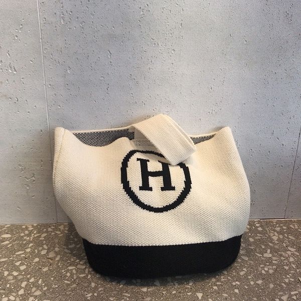 new ins wool shopping color matching h letter portable korean style all-match knitted wool handbag shopping bag
new ins wool shopping color matching h letter portable korean style all-match knitted wool handbag shopping bag