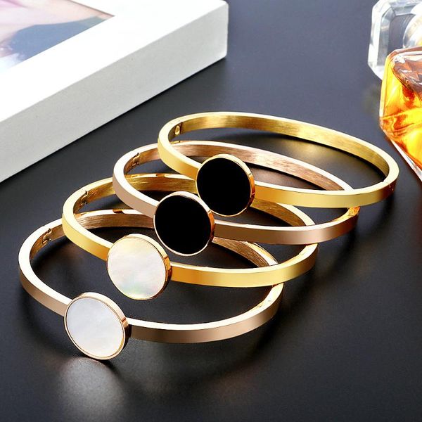 new arrival charm bracelet round black/white shell bangle for fashion women jewelry gift
new arrival charm bracelet round black/white shell bangle for fashion women jewelry gift