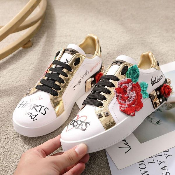 2020i autumn new trend ladies graffiti low to help tie casual shoes, fashion wild sports shoes, original box packaging delivery
2020i autumn new trend ladies graffiti low to help tie casual shoes, fashion wild sports shoes, original box packaging delivery