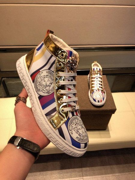 2020i autumn new leather plus velvet men's shoes high-casual shoes, fashion wild boots, original box packaging, size: 38-45 
2020i autumn new leather plus velvet men's shoes high-casual shoes, fashion wild boots, original box packaging, size: 38-45