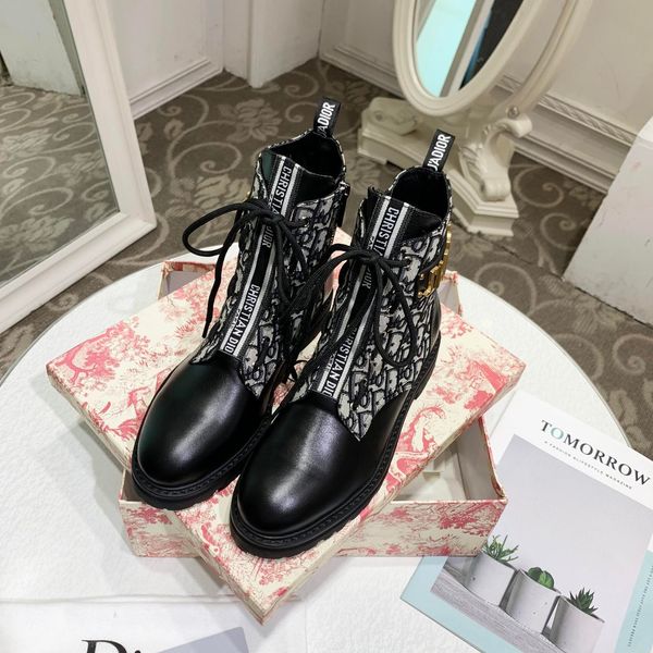 new4 luxury designer high ladies shoes fashion all-match ladies sports boots outdoor ladies motorcycle boots original box packaging, Black
new4 luxury designer high ladies shoes fashion all-match ladies sports boots outdoor ladies motorcycle boots original box packaging, Black