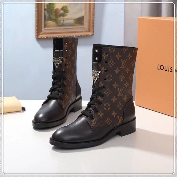 2020qr new ladies casual fashion short boots luxury ladies travel party shoes, leather material fast delivery original box packaging, Black
2020qr new ladies casual fashion short boots luxury ladies travel party shoes, leather material fast delivery original box packaging, Black