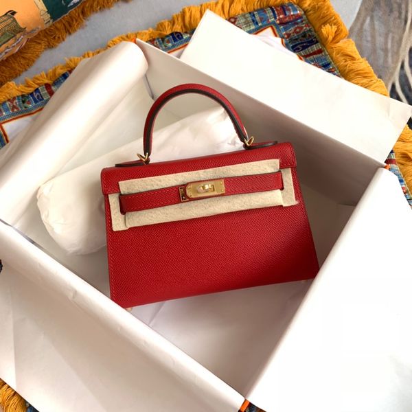 whosale handmade 19cm red,pink epsom leather design mini handbag,wax thread, have both gold and silver hardware,contact me for details
whosale handmade 19cm red,pink epsom leather design mini handbag,wax thread, have both gold and silver hardware,contact me for details