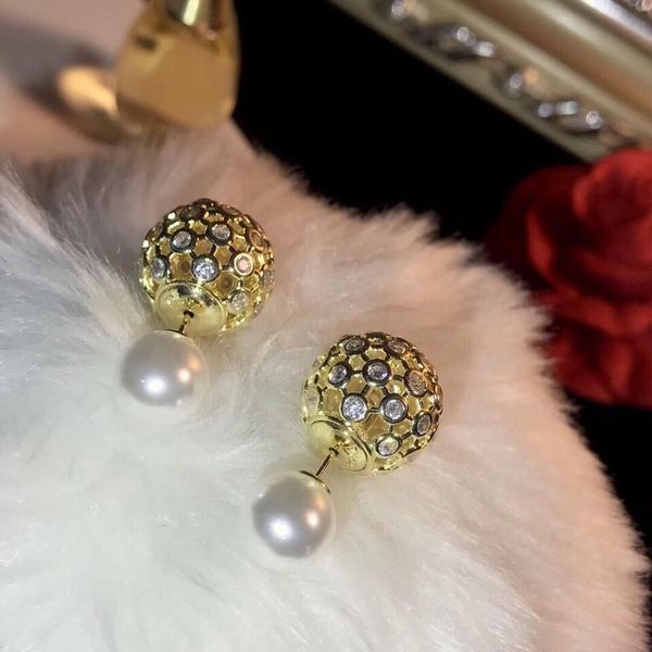2019 new ladies charming and charismatic personality hollowed-out pearl earrings fashion interesting personality super cute, Golden;silver
2019 new ladies charming and charismatic personality hollowed-out pearl earrings fashion interesting personality super cute, Golden;silver
