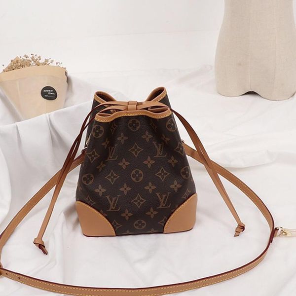 drop ship womens leather bucket bag luxury design drawstring shoulder bag trend style lady messenger crossbody bags bolsa de hombro
drop ship womens leather bucket bag luxury design drawstring shoulder bag trend style lady messenger crossbody bags bolsa de hombro