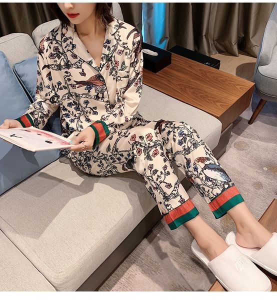 skhlu autumn women's imitation silk printing long sleeve women's silk printing pajamas flower set home clothes home clothes set an, Blue;red
skhlu autumn women's imitation silk printing long sleeve women's silk printing pajamas flower set home clothes home clothes set an, Blue;red