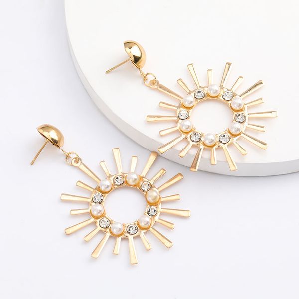 personalized sunflower alloy acrylic diamond-inlaid pearl geometric earrings women's simple korean earring, Golden
personalized sunflower alloy acrylic diamond-inlaid pearl geometric earrings women's simple korean earring, Golden