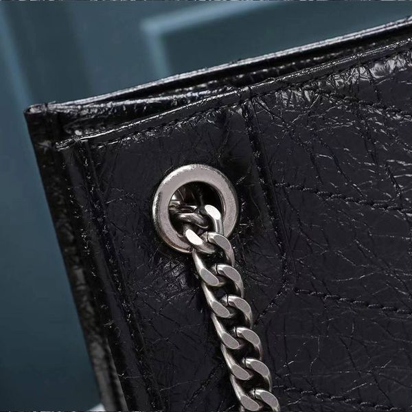 fashionable lady handbag high-end custom quality handbag classic business leisure fashion bag metal jewelry with long shoulder straps 1472
fashionable lady handbag high-end custom quality handbag classic business leisure fashion bag metal jewelry with long shoulder straps 1472