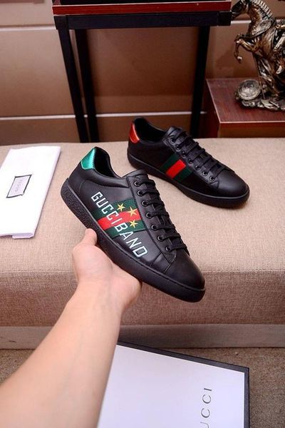 2020 limited edition custom bee letter embroidery low-wild casual men's sports shoes, high-end fashion sports shoes, size: 38-45, Black
2020 limited edition custom bee letter embroidery low-wild casual men's sports shoes, high-end fashion sports shoes, size: 38-45, Black