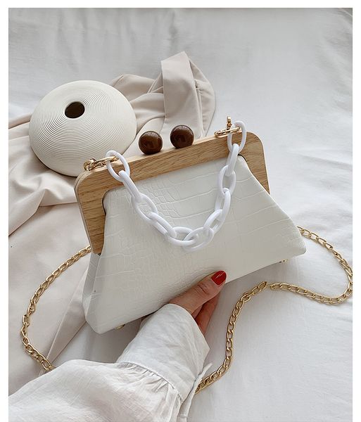 luxury designer acrylic chain clip women crossbody bags 2020 fashion handbag evening clutches ladies messenger bag female purse
luxury designer acrylic chain clip women crossbody bags 2020 fashion handbag evening clutches ladies messenger bag female purse