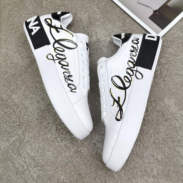 2020b autumn high-end graffiti hand-painted men and women comfortable casual shoes, fashion wild sports couple party shoes, size: 35-45
2020b autumn high-end graffiti hand-painted men and women comfortable casual shoes, fashion wild sports couple party shoes, size: 35-45