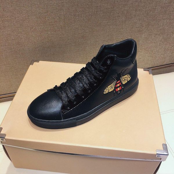 2020u new trend leather men's shoes high-casual sports shoes, fashion wild outdoor boots, original box packaging, size: 38-45
2020u new trend leather men's shoes high-casual sports shoes, fashion wild outdoor boots, original box packaging, size: 38-45
