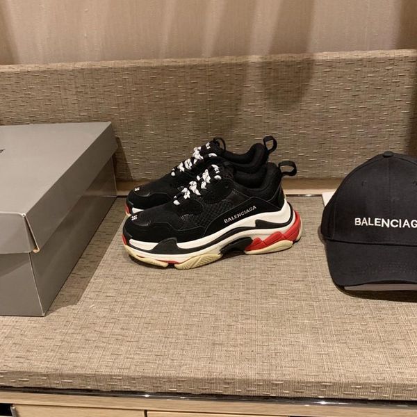 247designer to create casual and comfortable all-match sports shoes, travel shoes outsole non-slip design with original box delivery, Black
247designer to create casual and comfortable all-match sports shoes, travel shoes outsole non-slip design with original box delivery, Black