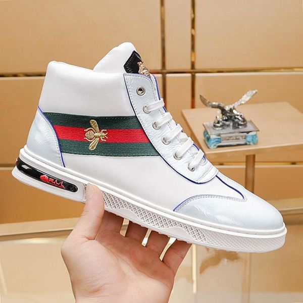 comfortable men shoes autumn and winter lightweight footwears lace -up sports breathable style men boots zapatillas hombre
comfortable men shoes autumn and winter lightweight footwears lace -up sports breathable style men boots zapatillas hombre
