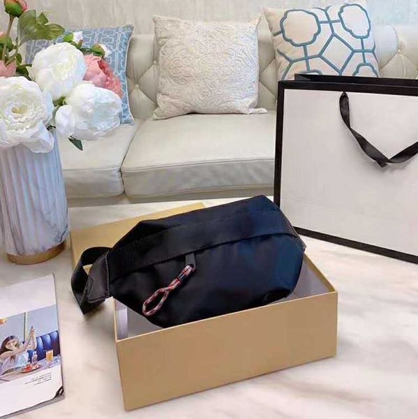 new brand designer waist leisure shoulder bags fanny pack for men and women letter canvas waist bag packs 
new brand designer waist leisure shoulder bags fanny pack for men and women letter canvas waist bag packs