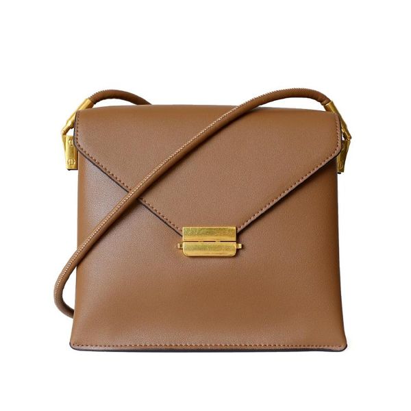 stunning2020 design niche net red messenger shoulder small square flip cover lock cowhide fashion bag
stunning2020 design niche net red messenger shoulder small square flip cover lock cowhide fashion bag